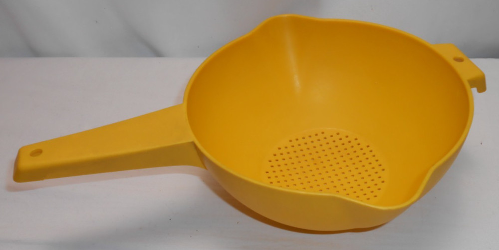 Vintage Tupperware 1523 2 Qt. Colander Strainer NICE