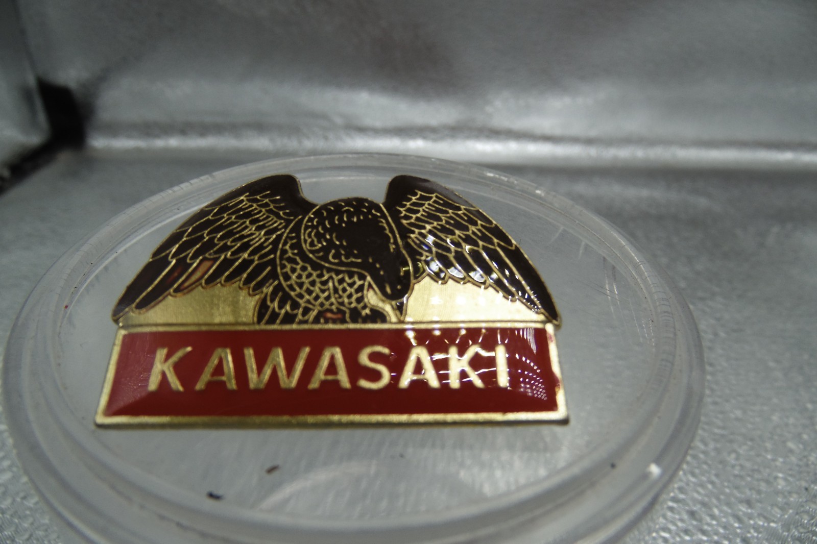VINTAGE KAWASAKI HAT PIN BADGE