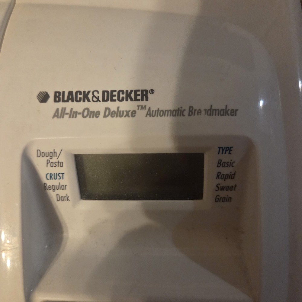 Black & Decker All In One Deluxe Automatic Breadmaker B1620- See Description