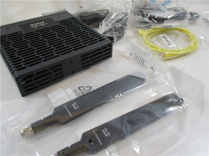 Cisco 819-4G Integrated Router Cellular WAN Power Supply Antennas Cables Bundle