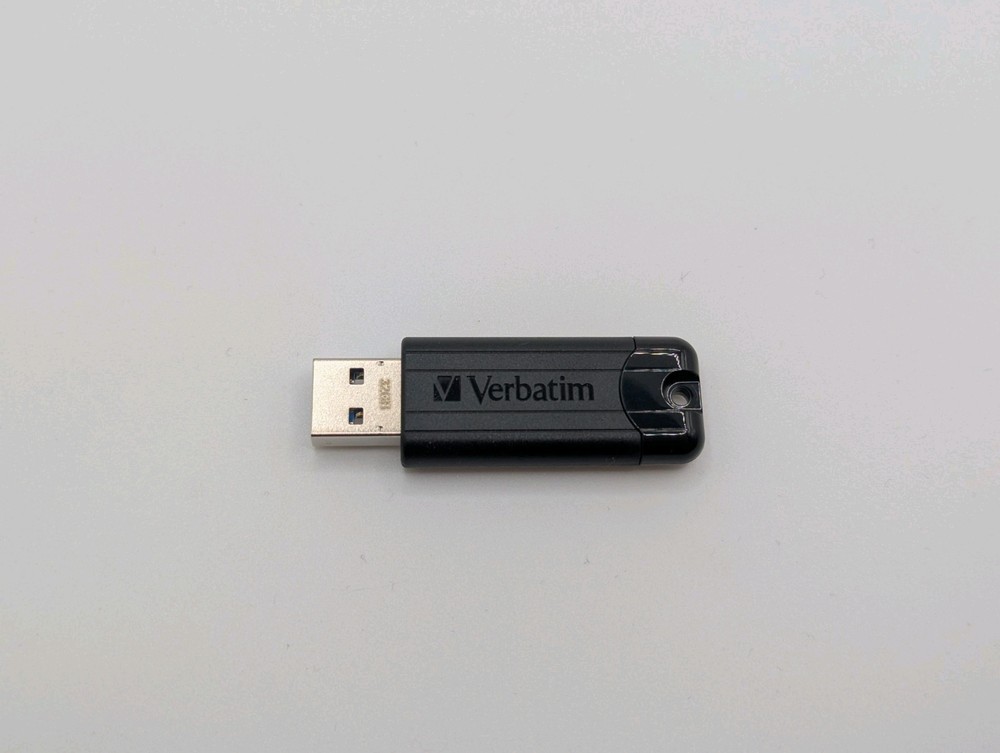Linux Mint 22.1 Xia Cinnamon x64 32GB USB 3 Linux Bootable Live Install