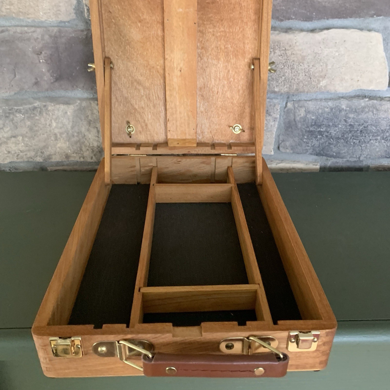 Soho Wooden Tabletop Easel Lightweight Foldable Artist Tool