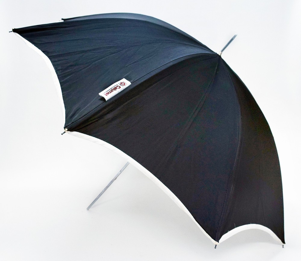 CALUMET 42" LARGE WHITE PRO STUDIO UMBRELLA. NICE "B"