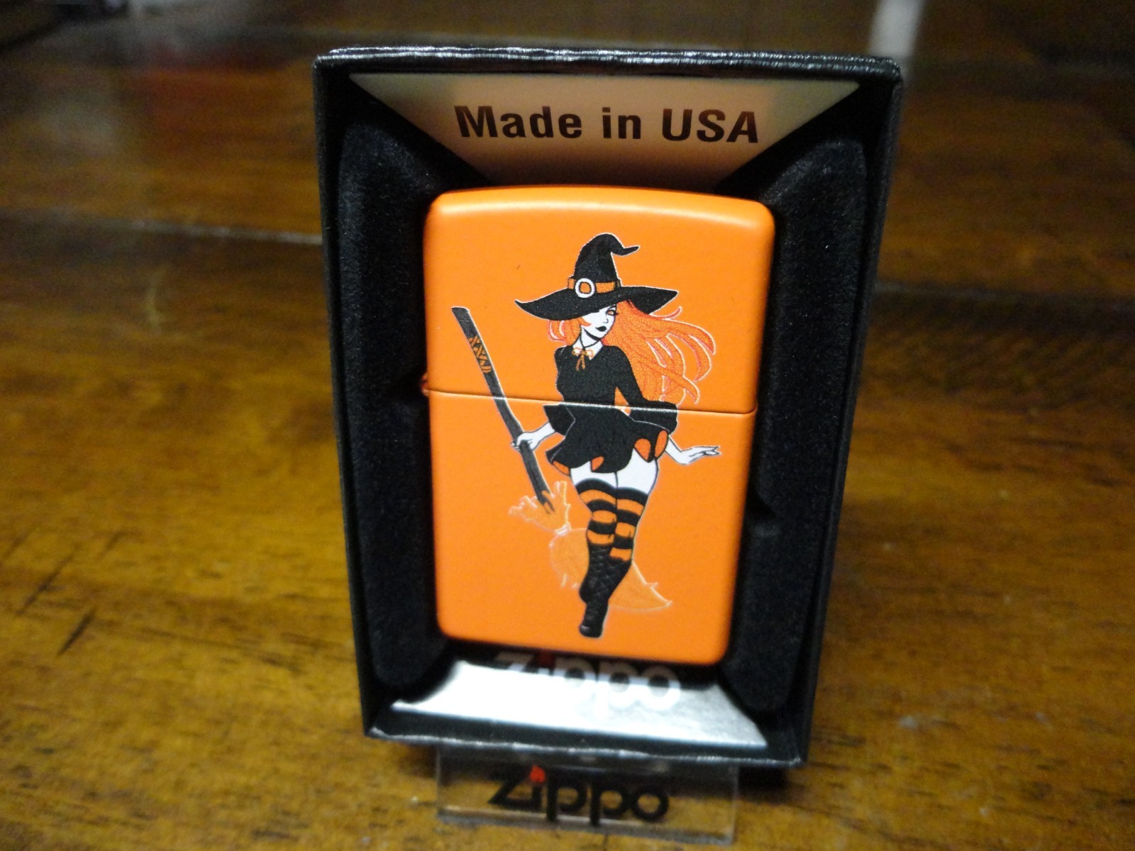 HALLOWEEN WITCH READHEAD WITH BROOM ZIPPO LIGHTER MINT IN BOX