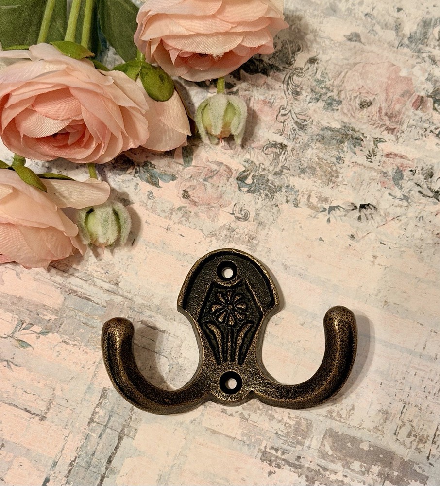 Rustic Bronzed Carved Flower Double Wall Hook Coat Hook Cast Iron Wreath Hanger