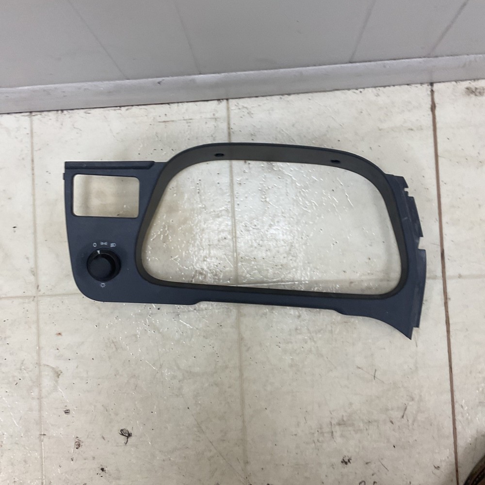 2020 Peterbilt/Paccar 579 Dash Panel Trim S64-6119