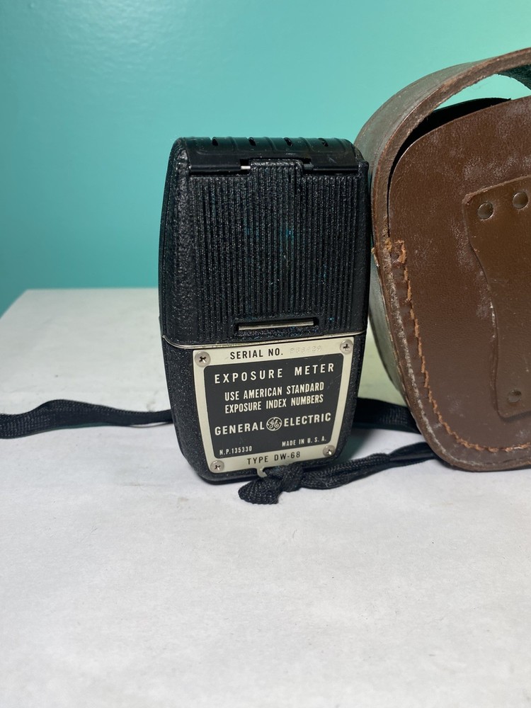 General Electric Light Meter Type DW-68 with leather brown case