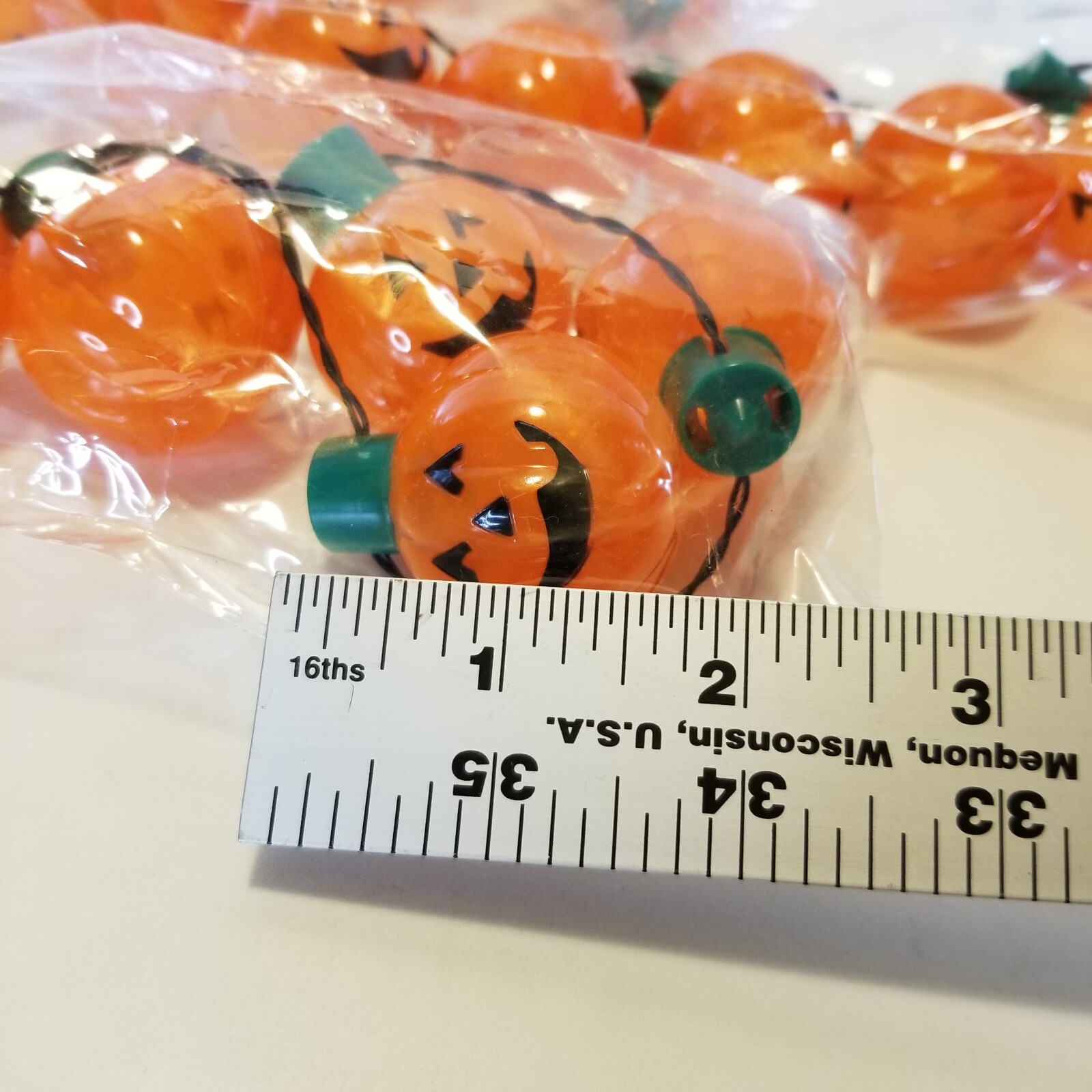 Light up Pumpkin Jack O Lantern Necklace Halloween 9 Bright LEDs 3 Flash modes.