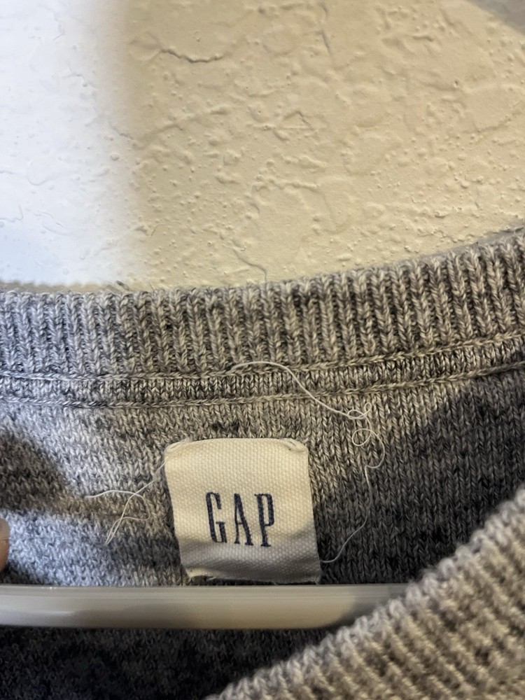 Gap Men’s Medium Grey V Neck Sweater Pullover