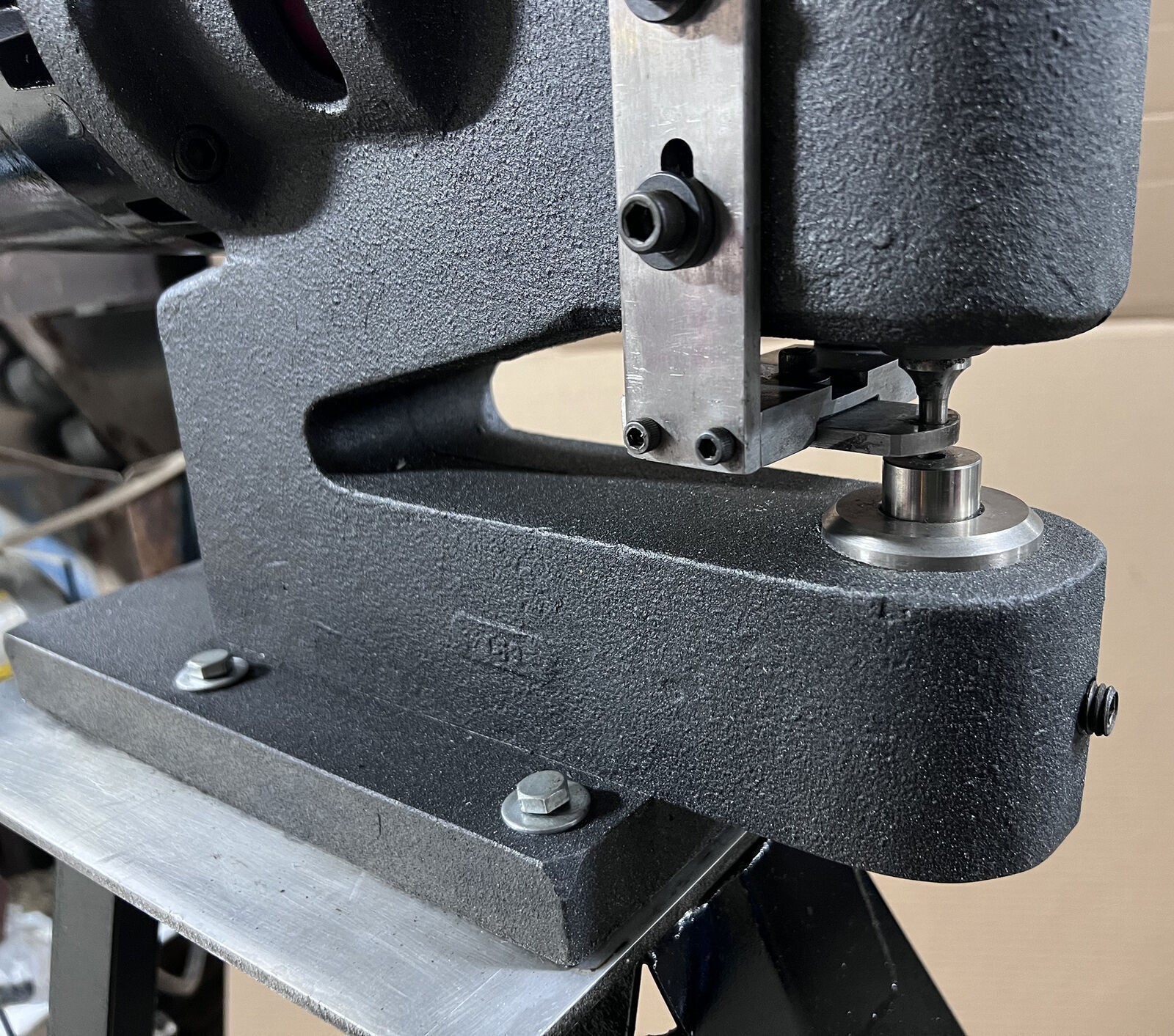 USA MADE! NICE HECK MODEL 3 1/8" TRACE-A-PUNCH DUPLICATING NIBBLER w/ STAND