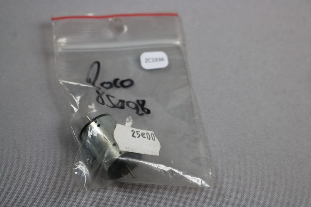 ZC1936 Roco part train wagon car 85028 engine empty axle 23 mm