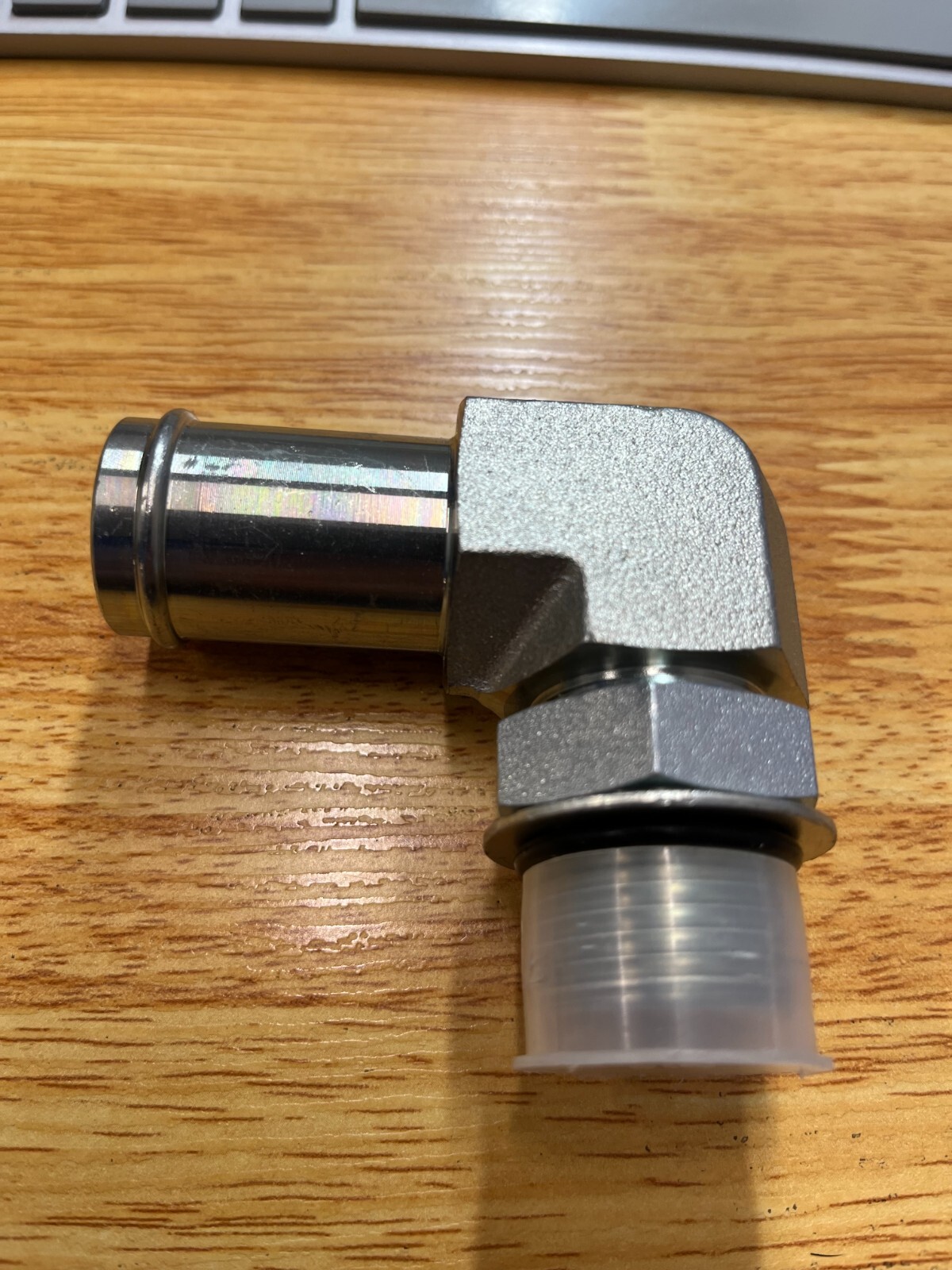 4601-16-12, FITTING, 90°, SAE-12, 1 INCH HOSE BARB