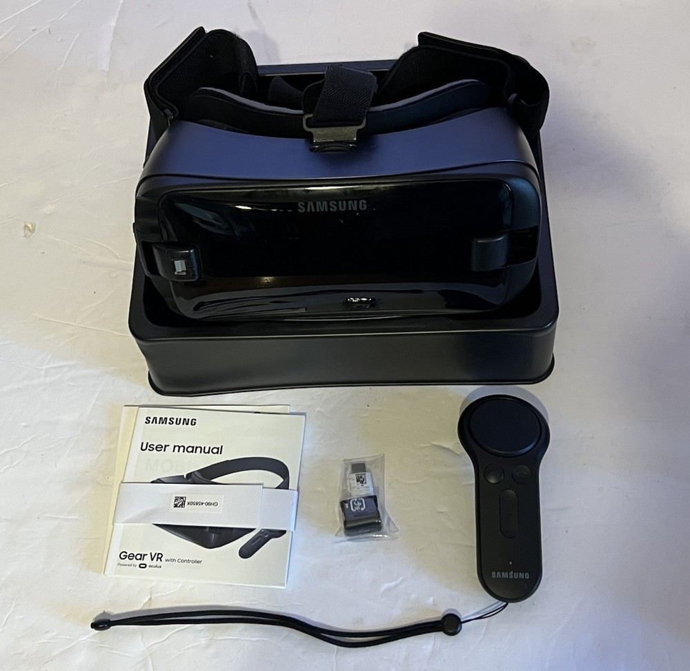 SAMSUNG Gear VR with Controller Powered By Oculus Compatible With Samsung