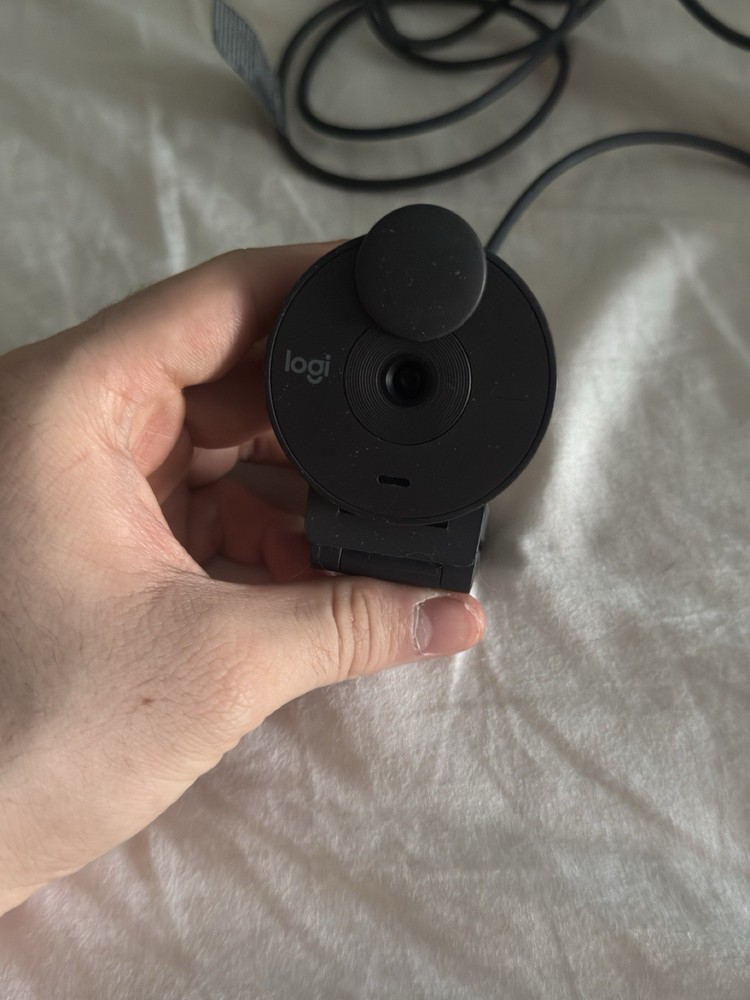 Logitech Clip-On Webcam Black USB C  High-Quality Video Calling Computer Camera