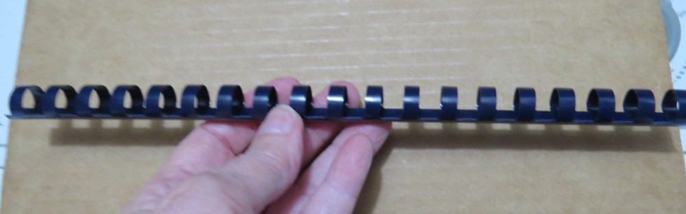 Plastic Comb Binding Spines 1/2in 11mm Navy 19-Ring 100 Pack Document Binder