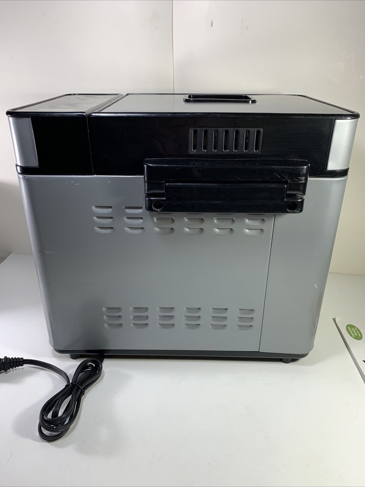 Cuisinart Automatic Breadmaker CBK-100 w/ Manual,Measuring Cups,& Recipe Booklet