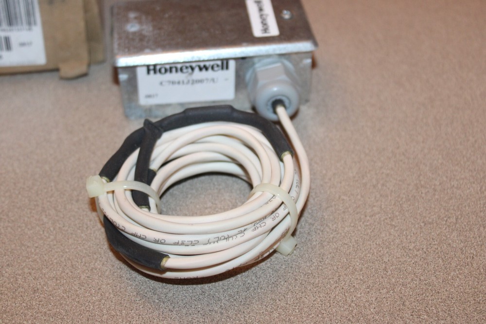 NOS Honeywell C7041j2007 12' Averaging Duct Sensor