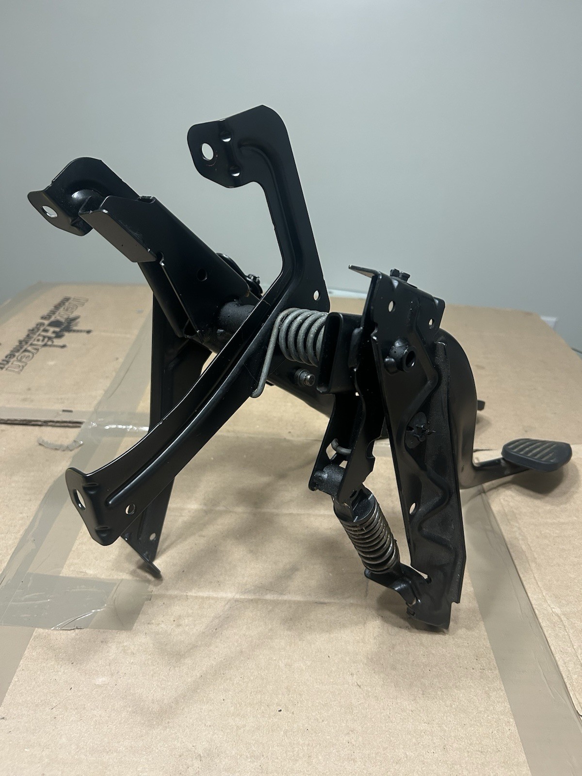 2004-07 Volvo S60R V70R Manual Clutch + Brake Pedal Assembly Box OEM P2