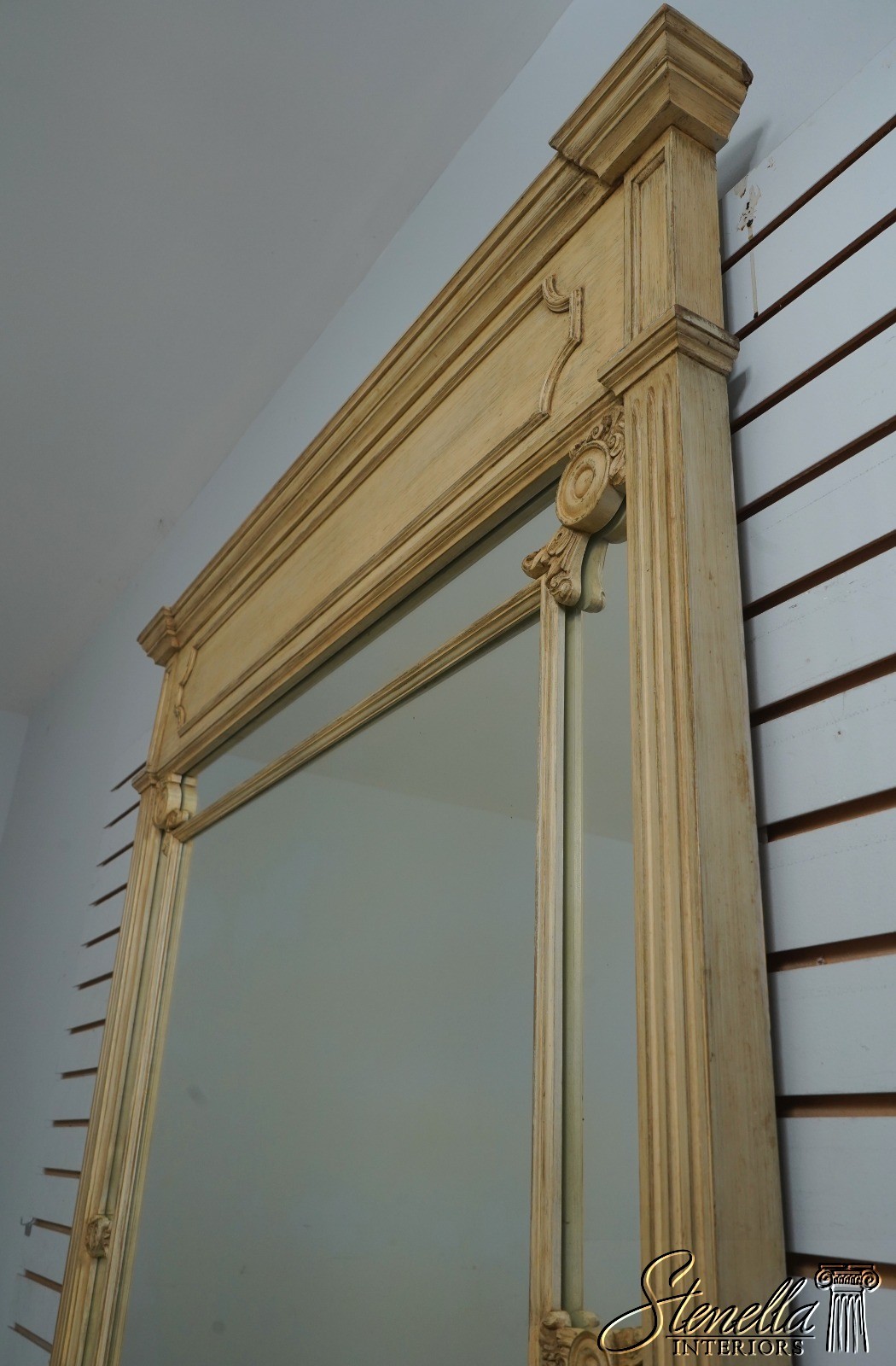 70582: Vintage Dressing Vanity w. Large Mirror & Stool