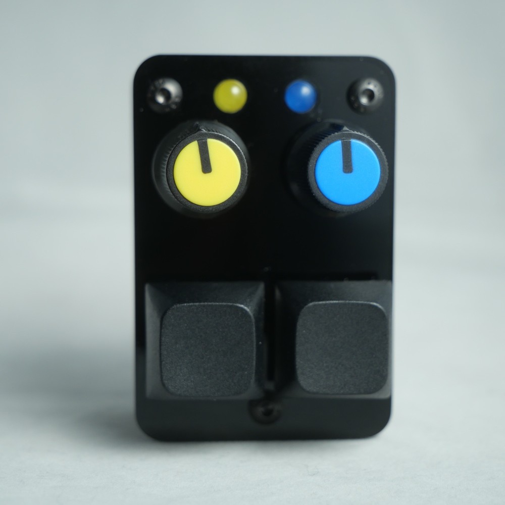 madMidiMiniClassic Midi Controller 2 buttons, 2 potentiometers, 2 LEDs