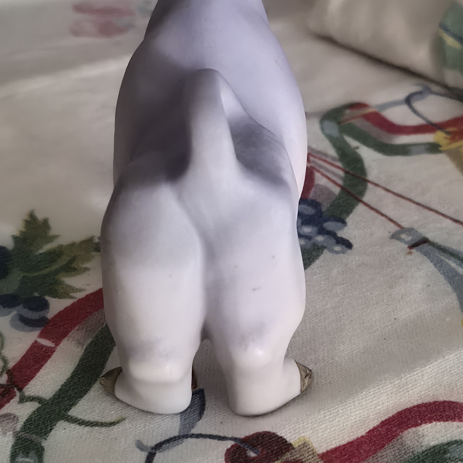 VTG Anthropormorphic Purple Cow Figurine Kissing W/ Gold Paint Figurine EUC