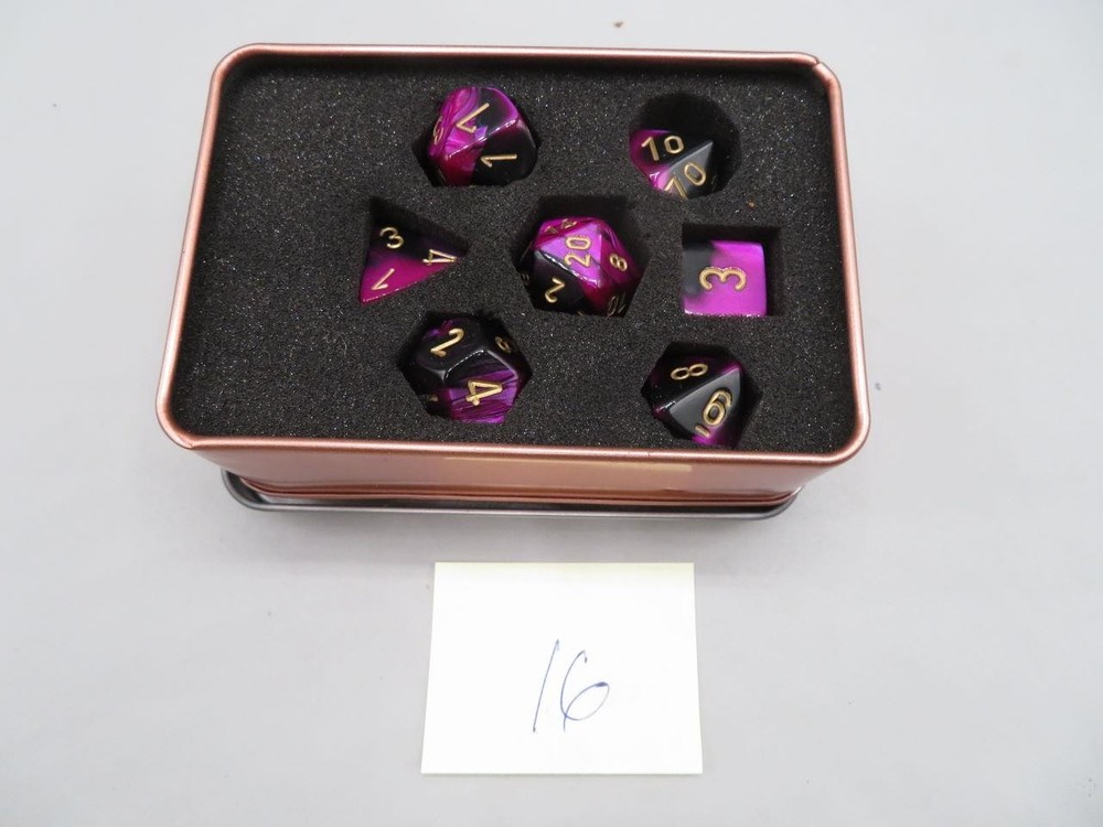 Dungeons & Dragons RPG Dice Set Unused (16)