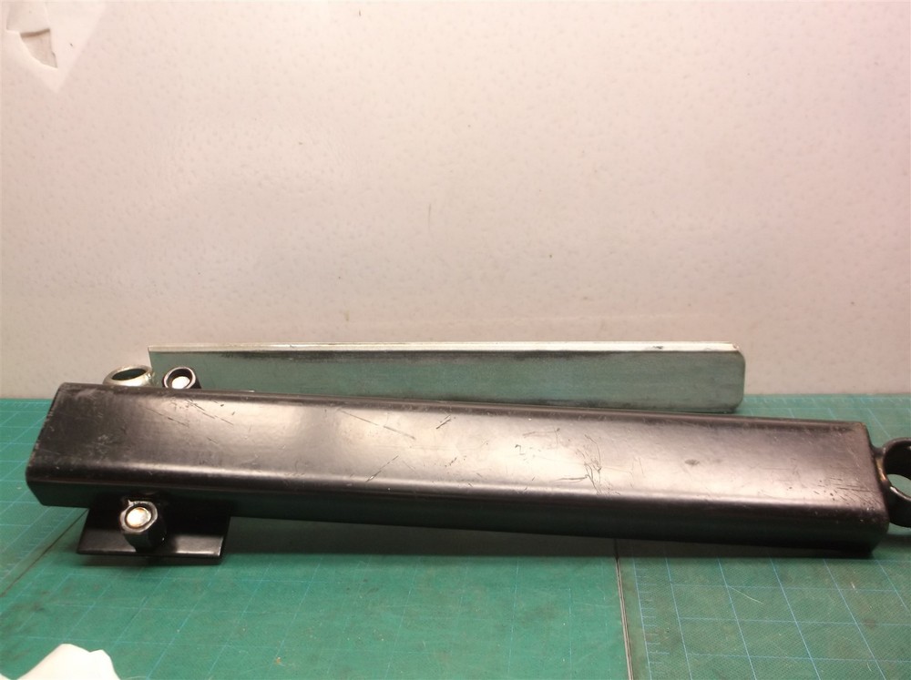 2 CURT Trailer Anti-Sway Bars