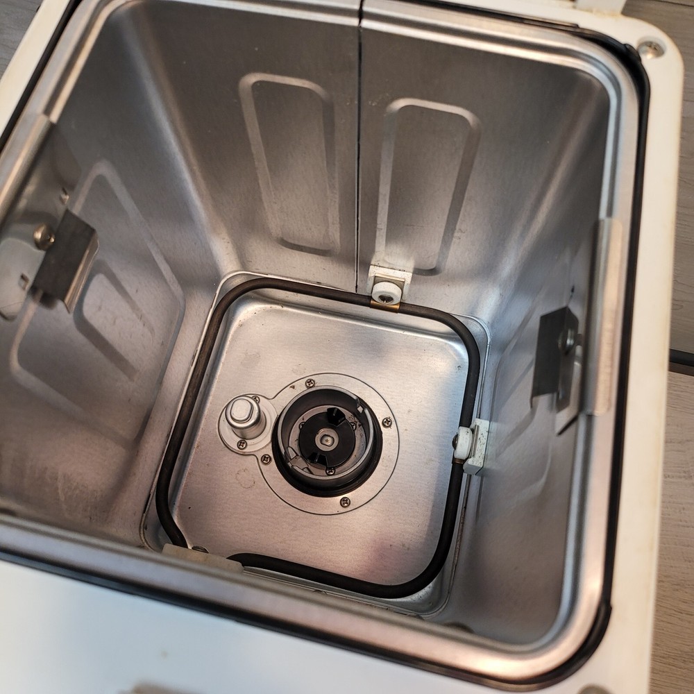 Hitachi Home Bakery II HB-B102 Bread Machine Replacement Base Unit Only Works