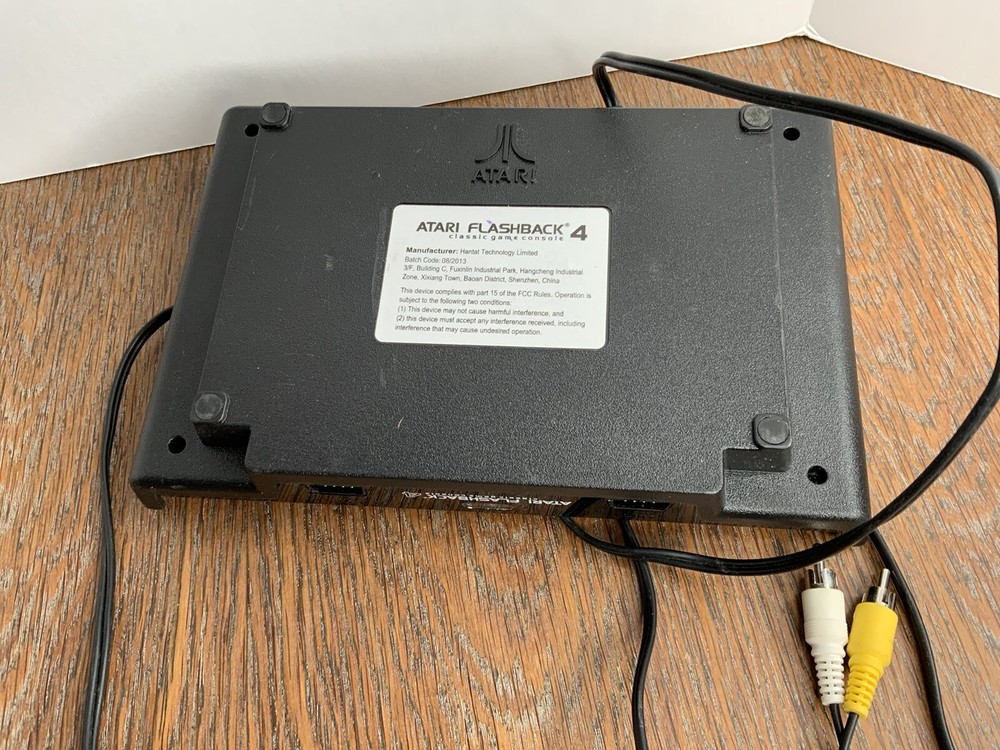 ATARI Retro Black Flashback Classic Video Game Console 4 + Controller