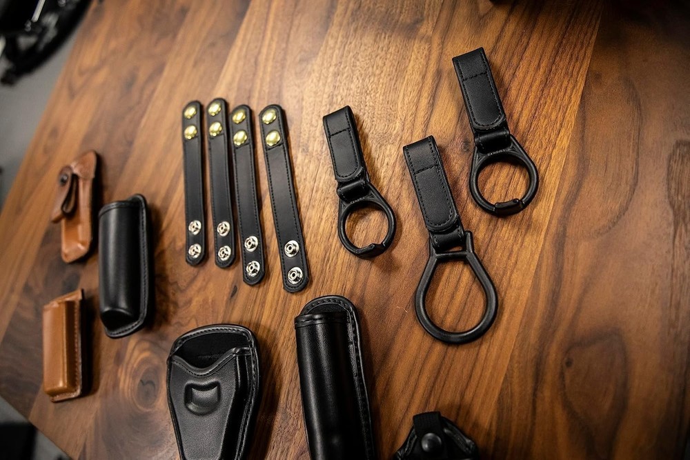 Bianchi 090 Tactical Handcuff Holder - Quick Access & Durable for Professionals