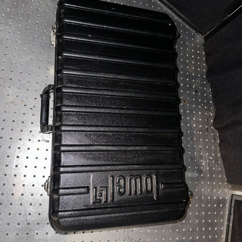 Lowel Case With Pro-light, V-light, Gels, And 2 Stands