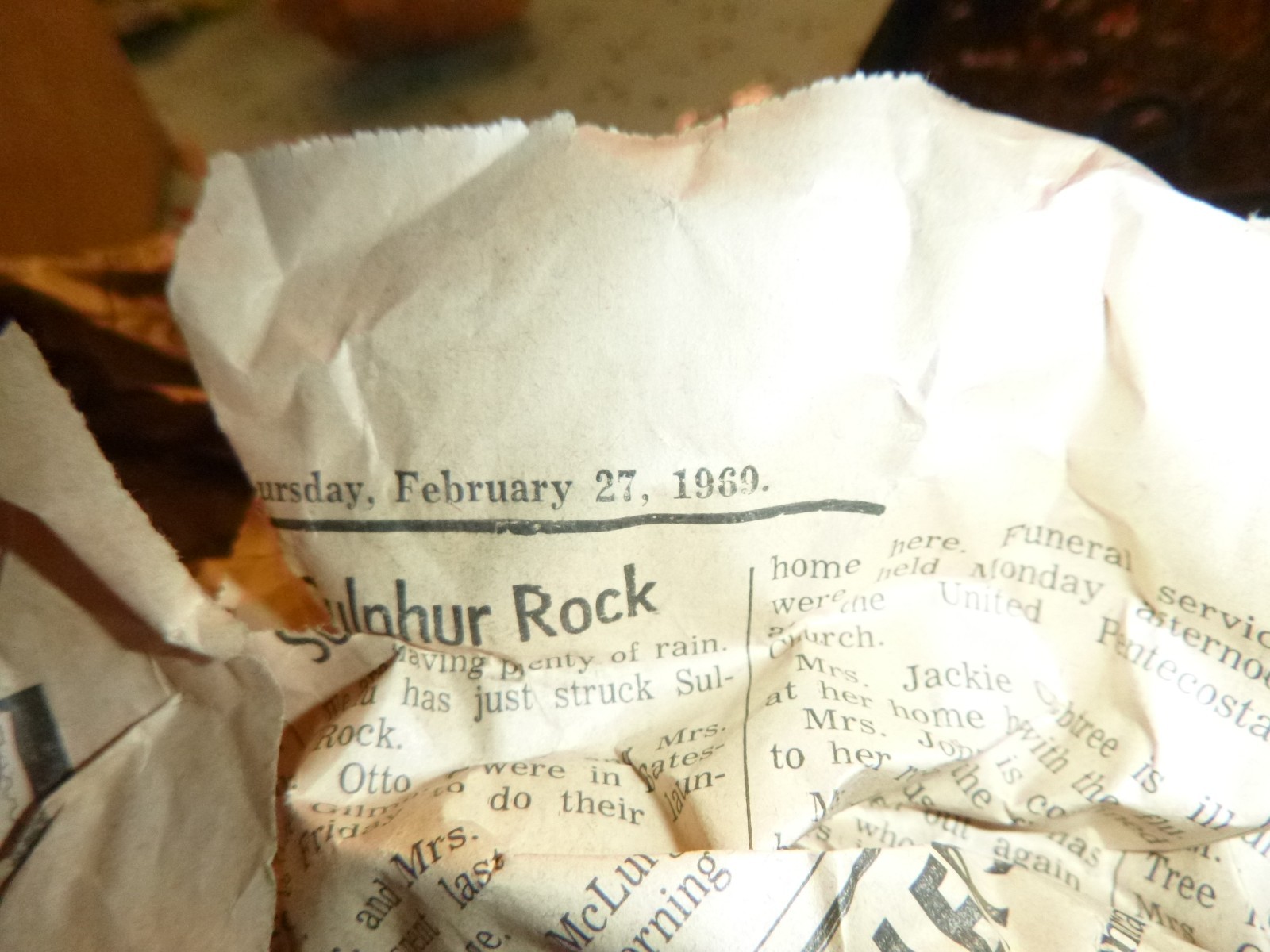 PAIR NOS Vtg 1969 Amber Glass & Black Metal Trianglular Indoor /Outdoor Sconces