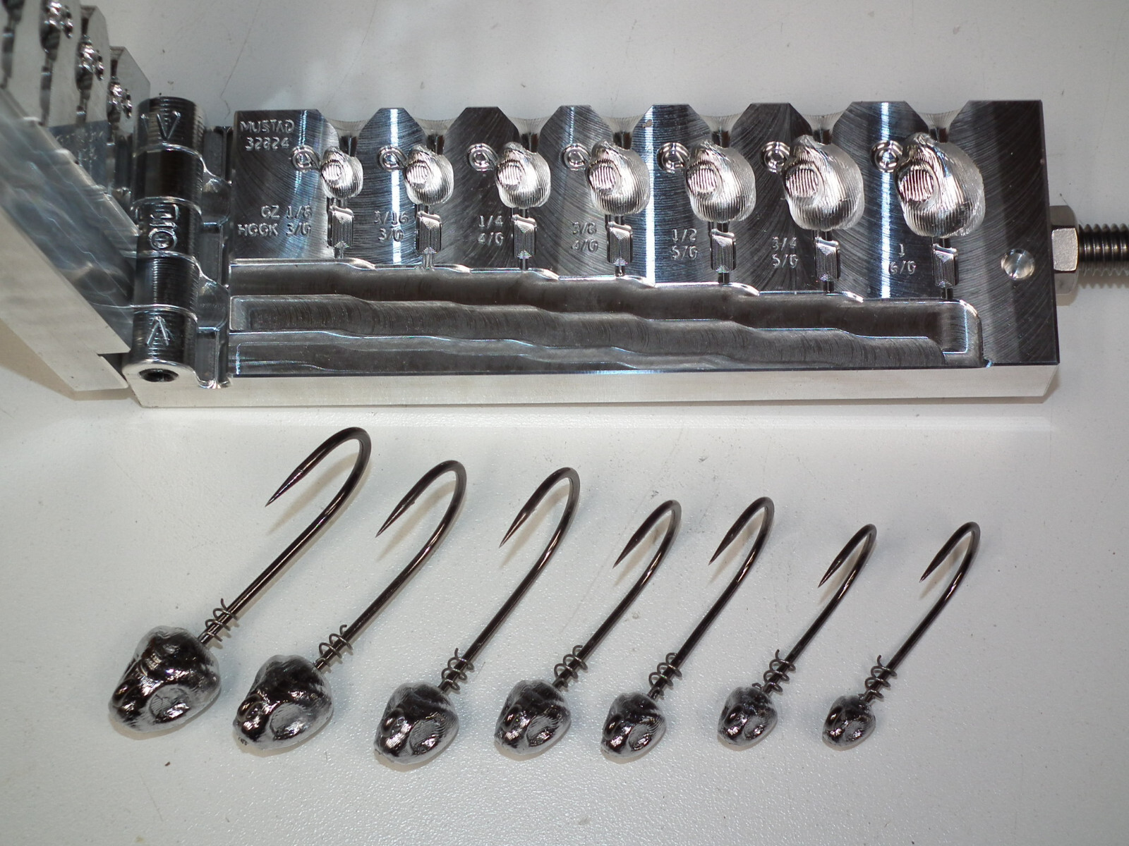 Bullhead Screw Lock Collar Jig Mold 1/8-1oz 32824 Soft Plastics Swimbait USA 3RD