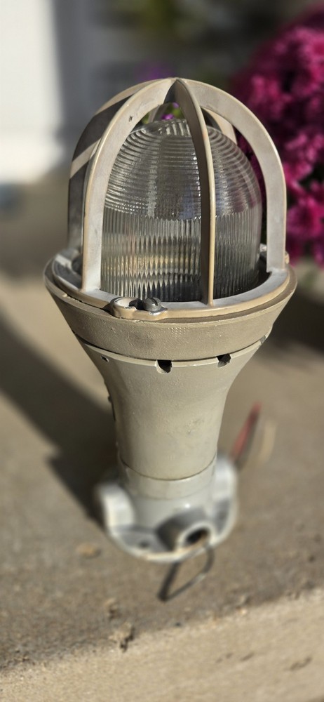 CROUSE-HINDS EXPLOSION-PROOF LIGHTING FIXTURE EVCX215 model M6
