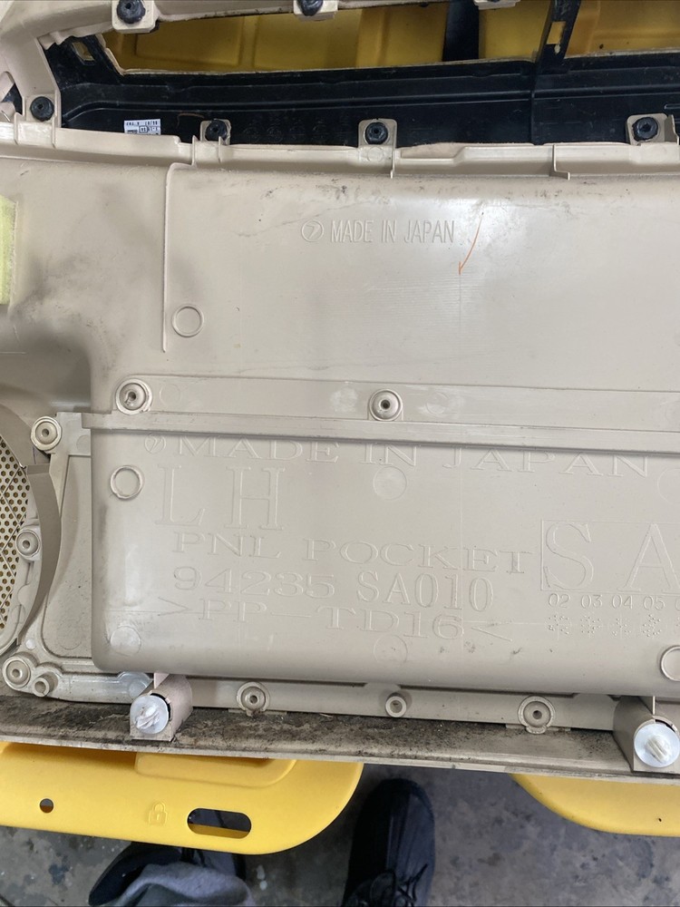 2004 2005 2006 2007 Subaru Forester Front Left Driver Side Door Panel Oem