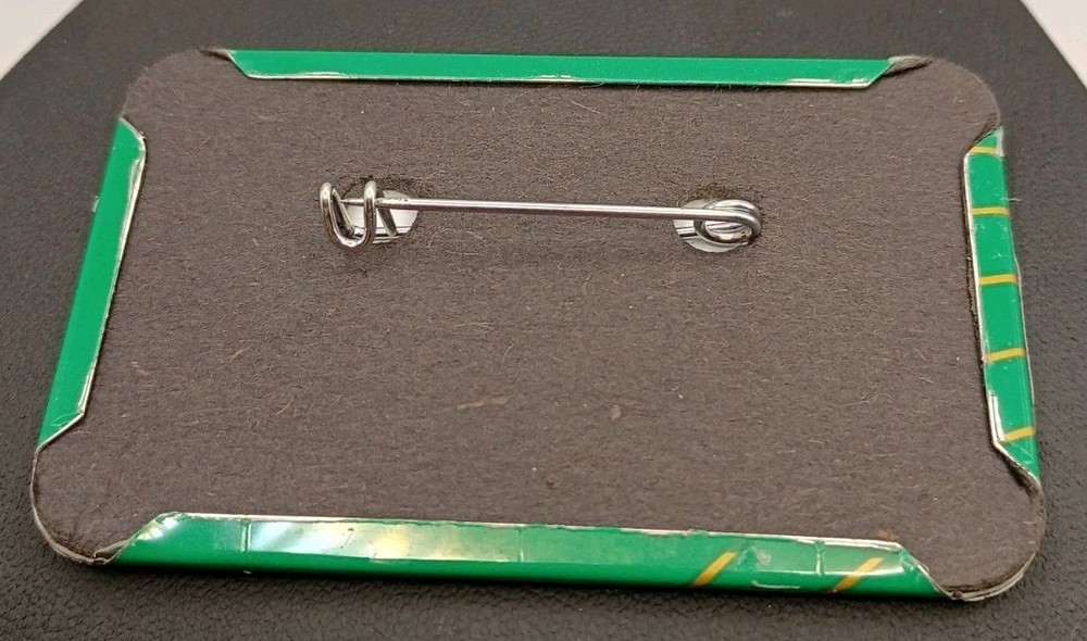 Vintage Riviera Cigarettes Rectangular Promotional Pinback Button Green/Gold