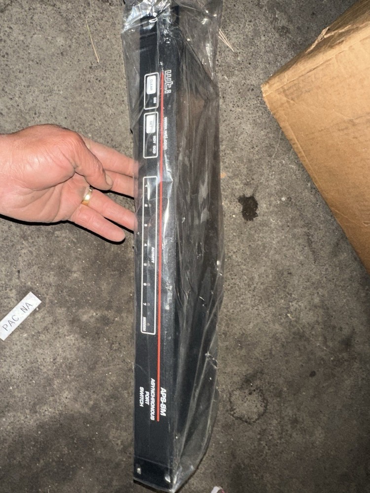 WTI CONSOLE PORT SWITCH  APS-8M