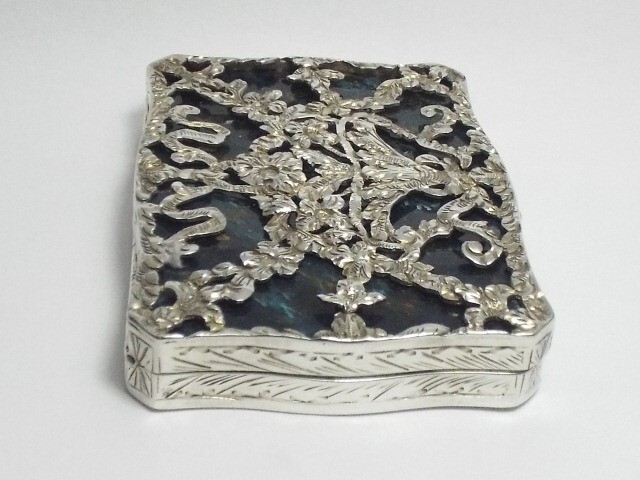 RARE ANTIQUE CONTINENTAL SOLID SILVER PIECED BOX, CASHEW BOX, c1900