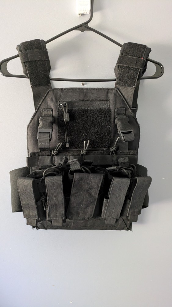 Black Airsoft Plate Carrier Medium Includes Pouches