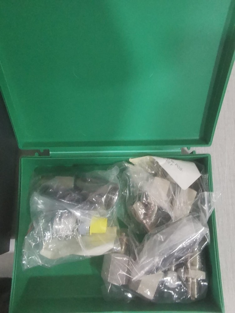 EiUK T650-M TEMPERATURE CALIBRATOR / P100 Pressure Indicator