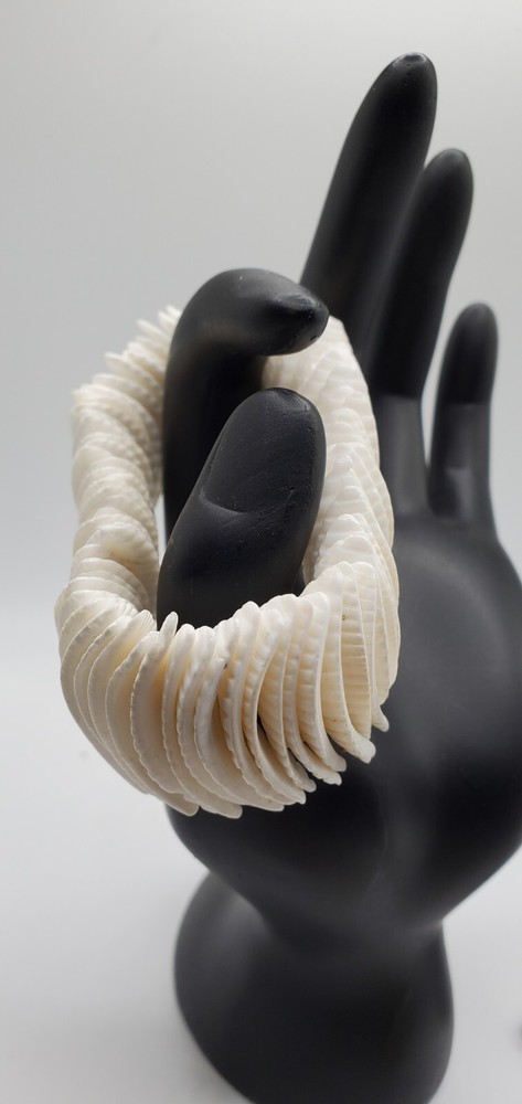 Beautiful Stretch Bracelet 6"-8" White Leaf Shape Ribbed Shells  1 1/2"