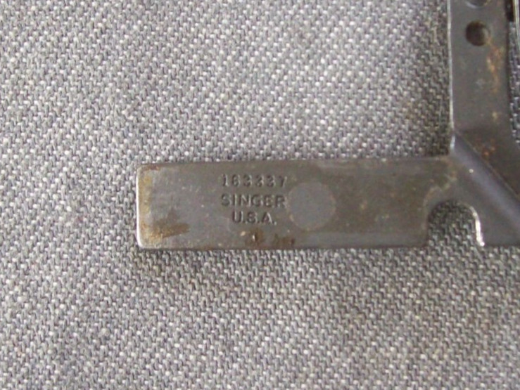 Singer Touch & Sew 620 Sewing Machine Bobbin Case Position Bracket & Misc. Parts