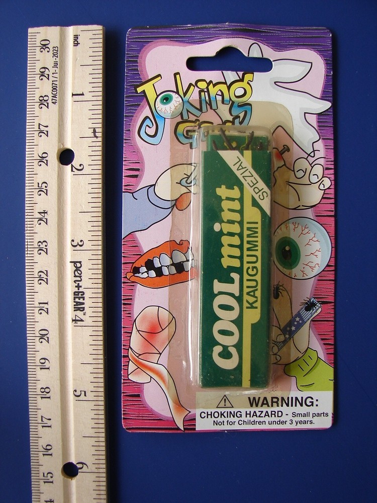 COCKROACH CHEWING GUM PRANK : Cockroach Chewing Joke Fun GREAT PACKAGING