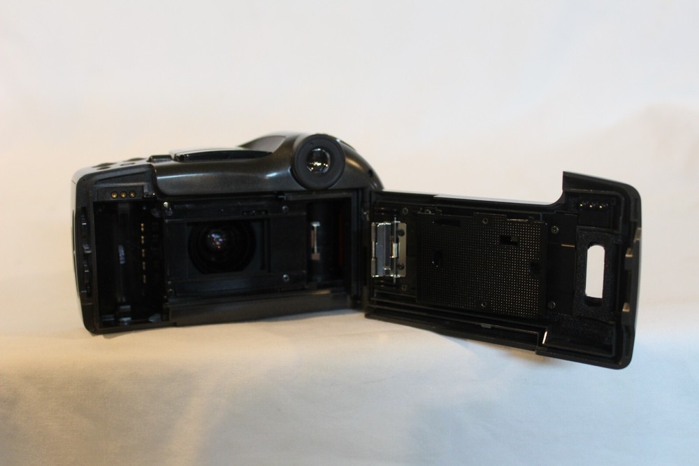 OLYMPUS Infinity SuperZoom 330 - 35mm 38-105mm camera - UNTESTED with case