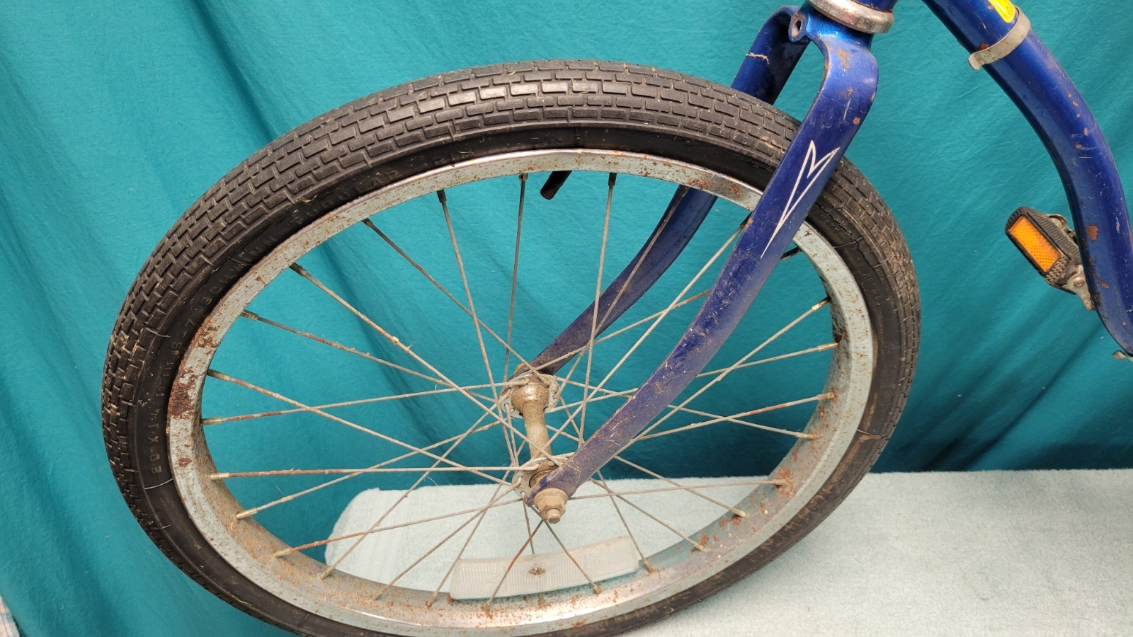 March 1979 Schwinn Fair Lady Complete Bicycle Tires Hold Air Banana Seat Rolls