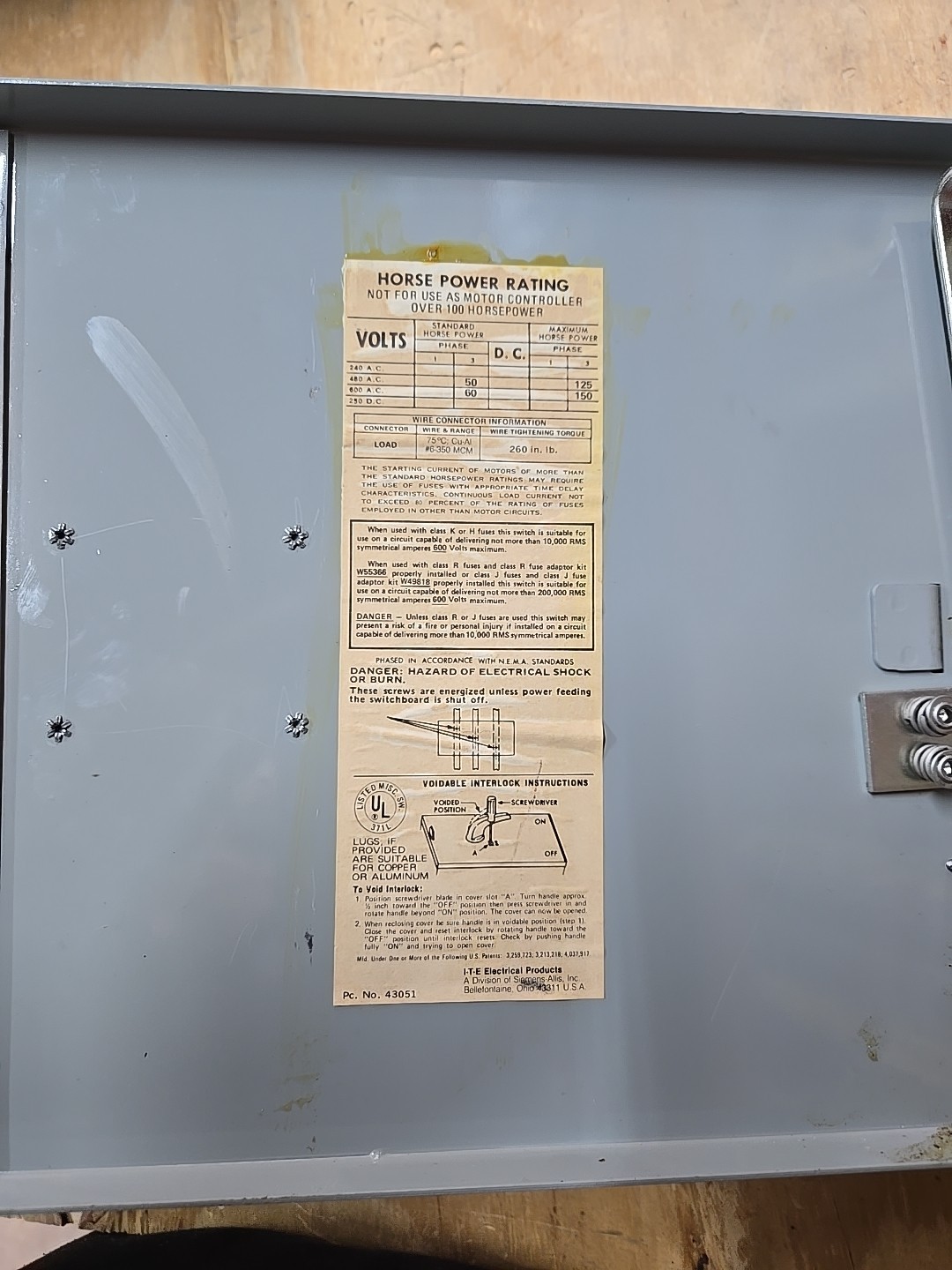 V7F3604 Siemens I-T-E 200 amp 600V WITH MOUNTING KIT