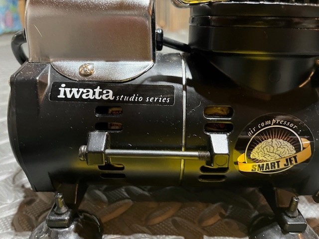 Iwata smart jet compressor and Iwata Eclipse airbrush