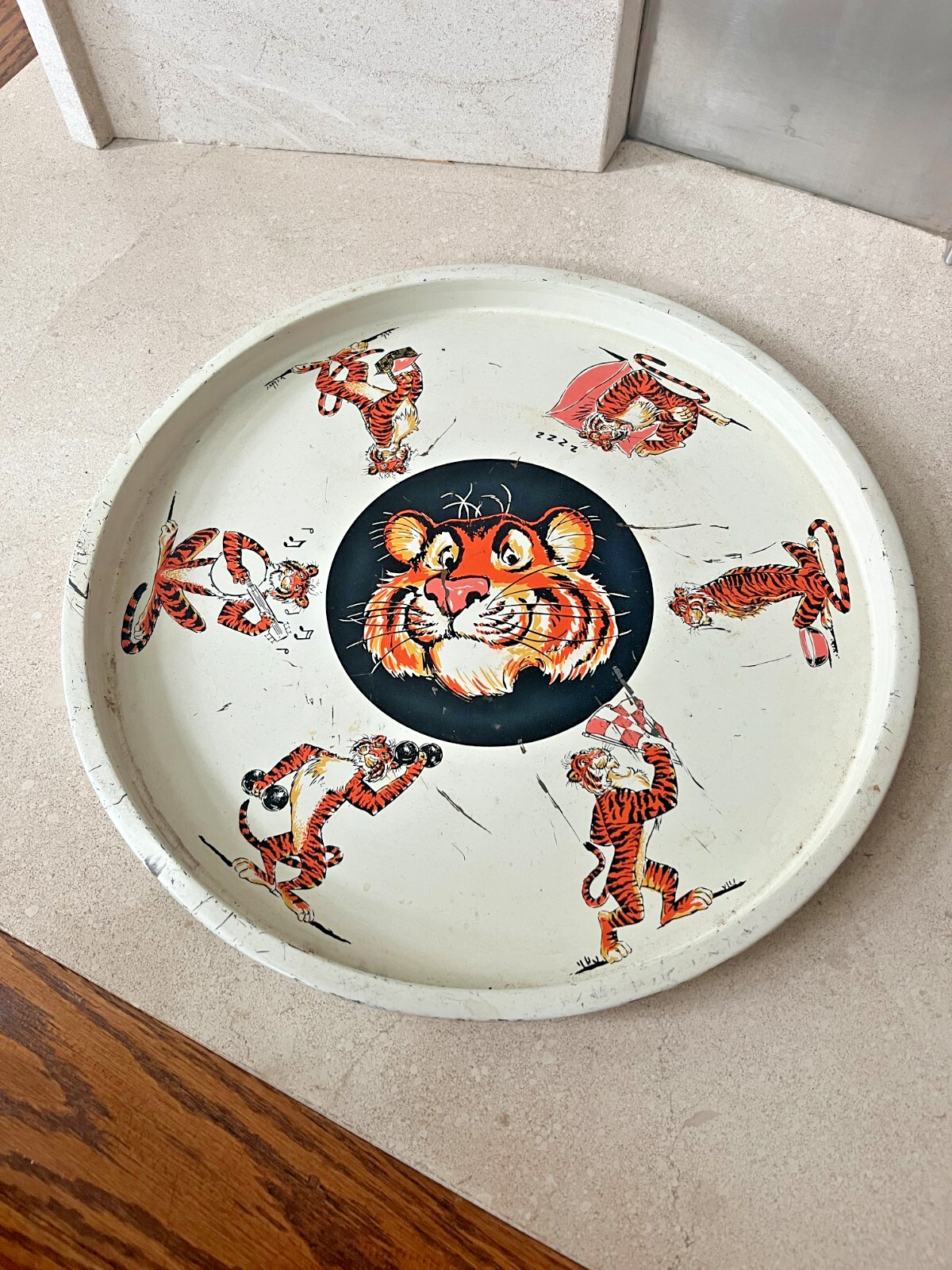 VINTAGE! 1960's Exxon / Kellogg's Tony the Tiger Round Metal Serving Tray 13"D