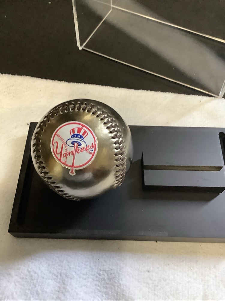 Yankees Gold Embossed Logo. With Case