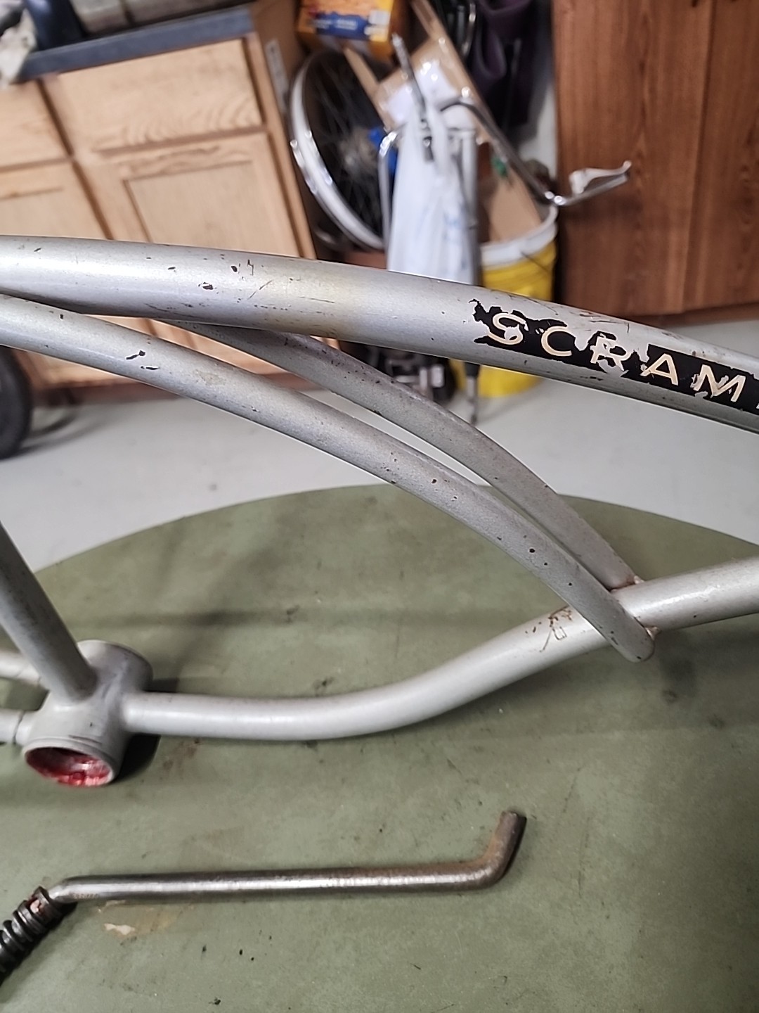 1975 SCHWINN STINGRAY SCRAMBLER BMX 20 INCH SILVER FRAME KICKSTAND HEADBAGE L$$K
